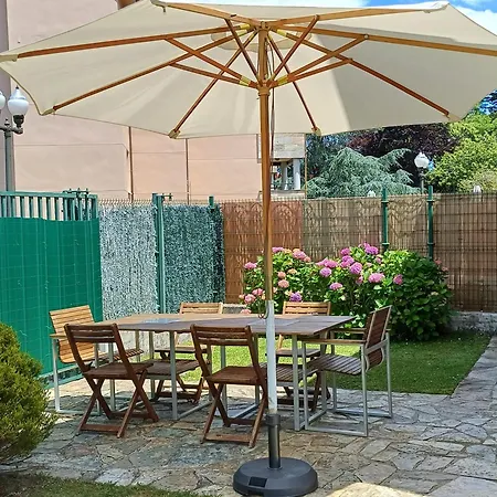 Casa Con Jardin Y Piscina En Muros