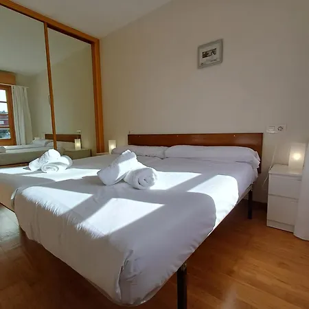 Casa Con Jardin Y Piscina En Muros